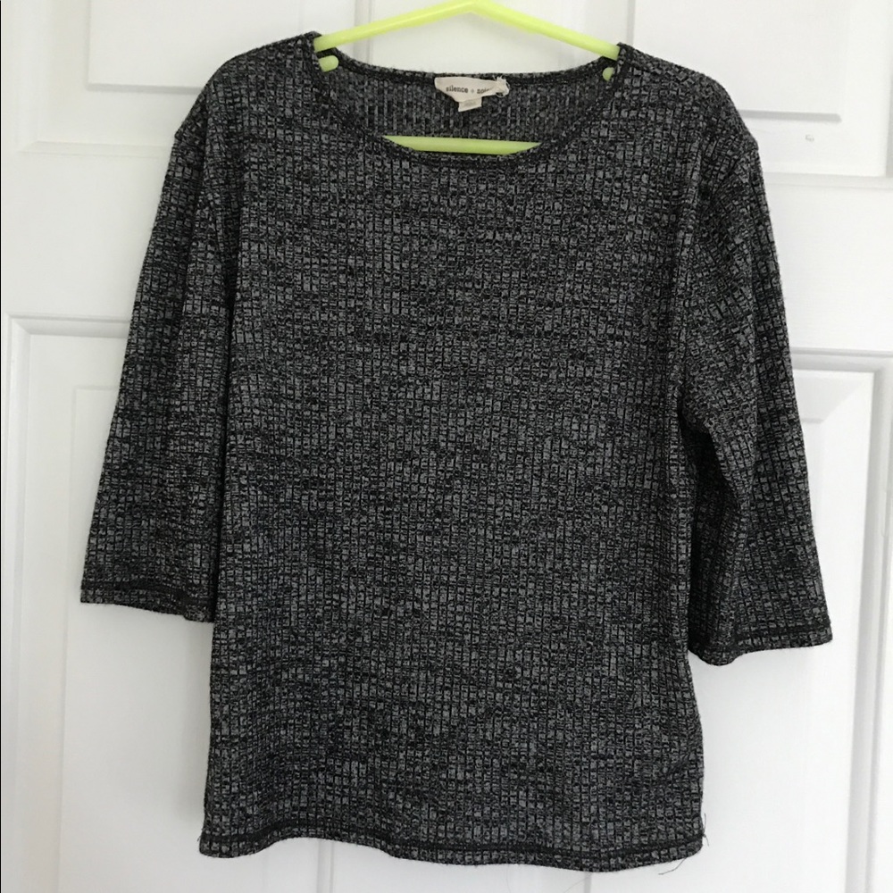 ribbed 3/4 sleeve urban outfitters top ✨